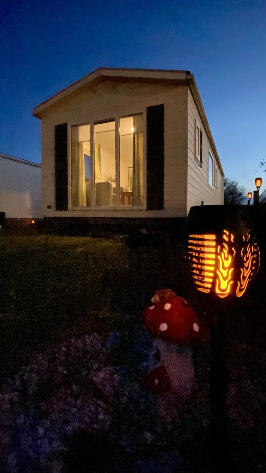 ZonChalet exterior with terrace